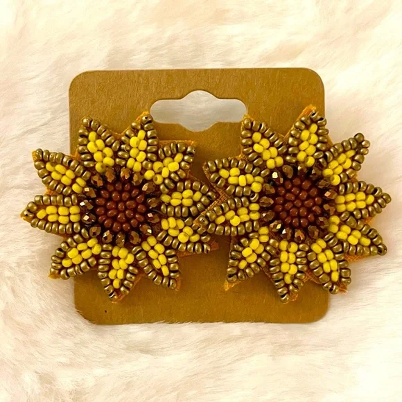 ✨HOST PICK✨ Beaded Sunflower Stud Earrings - Picture 1 of 4